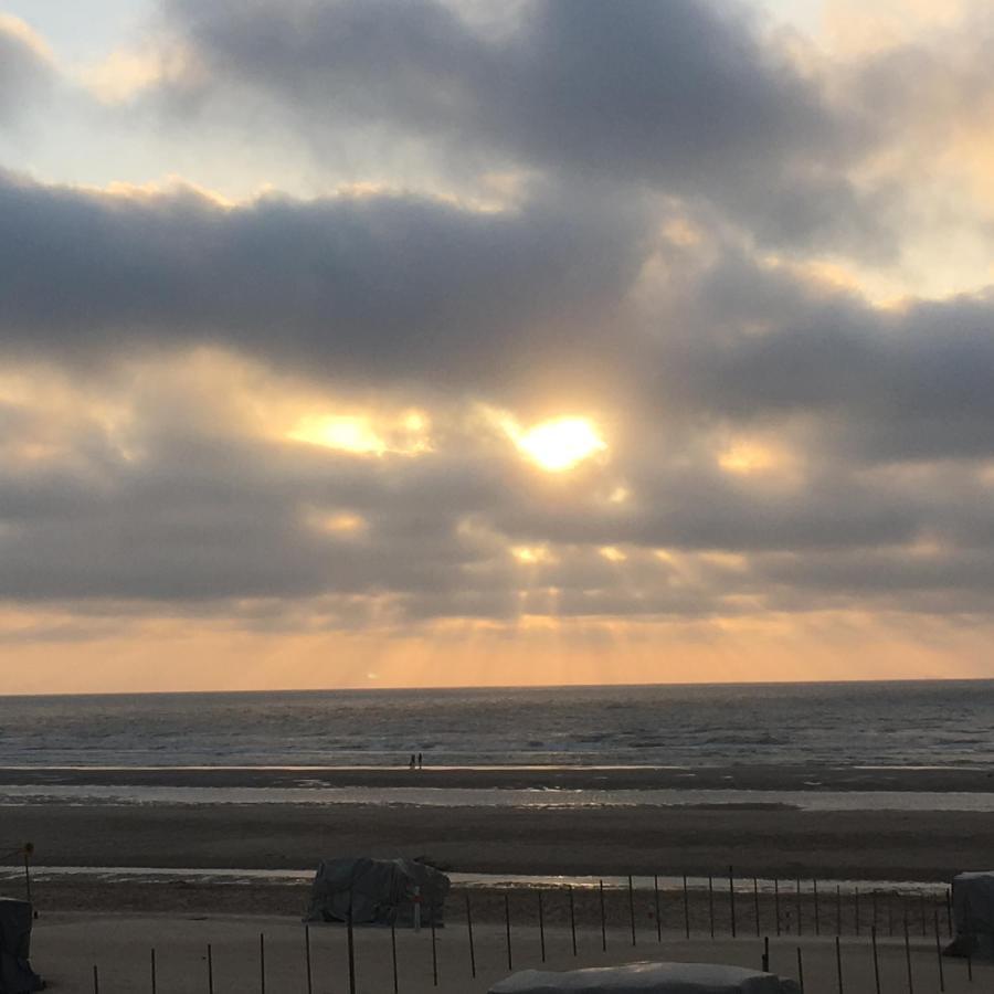Knus appartement met zicht op zeepolder De Haan Buitenkant foto